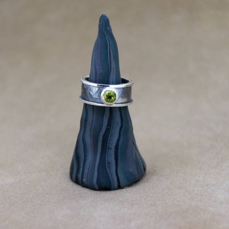 Peridot Silber Ring, August Birthstone Statement Ring von EMPEROROFGRACE