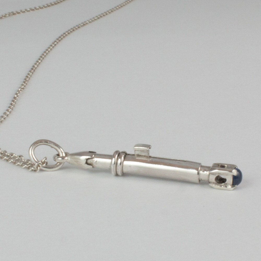Der Neunte Und Zehnte Doktor Sonic - Doctor Who, Schallschraubendreher Inspirierter Anhänger, Sterlingsilber Blauer Saphir, Sci-Fi, Geschenk, Er, Sie von EMPjewelry