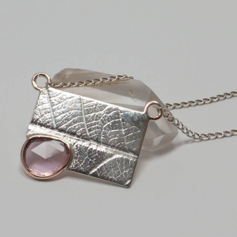 sterling Silber, Massives 14K Roségold Und Rosa Turmalin in Rosenschliff, Blattabdruck Kette, Feder, Geschenk von EMPjewelry
