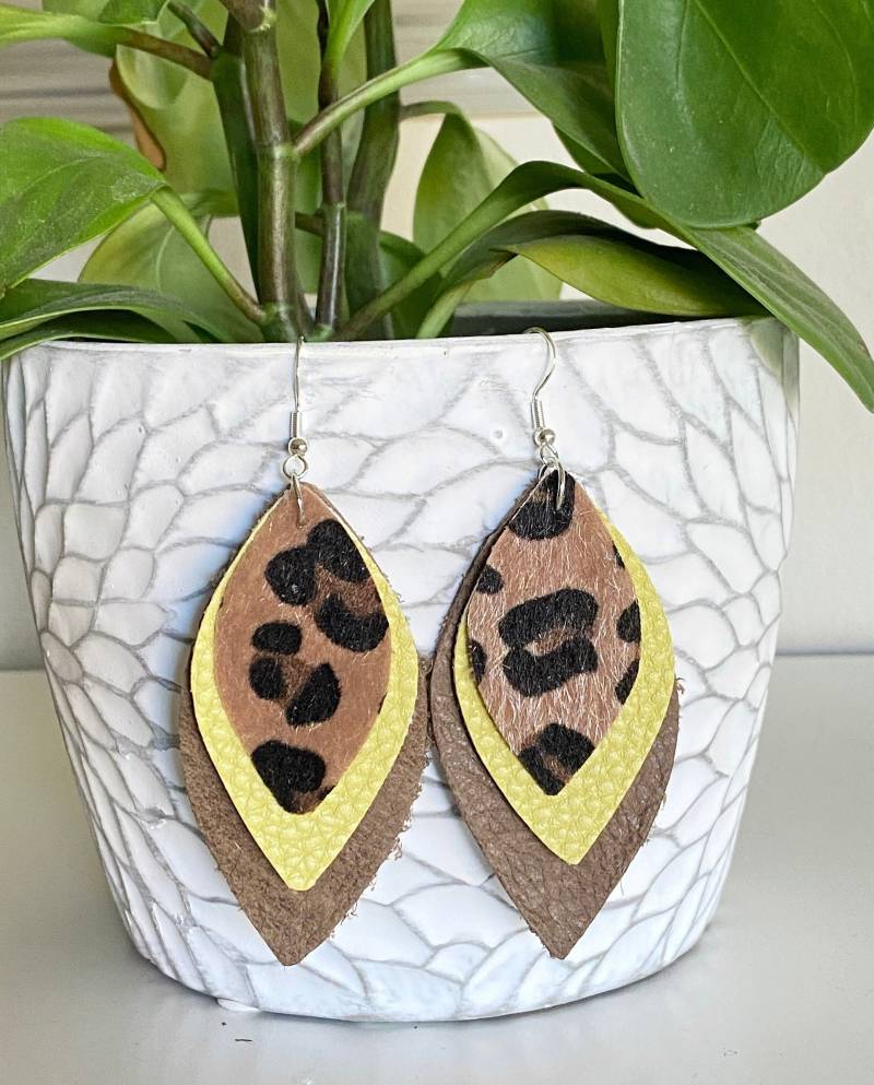 Leder Layered Ohrringe in Senf von EMarieDesignsShop
