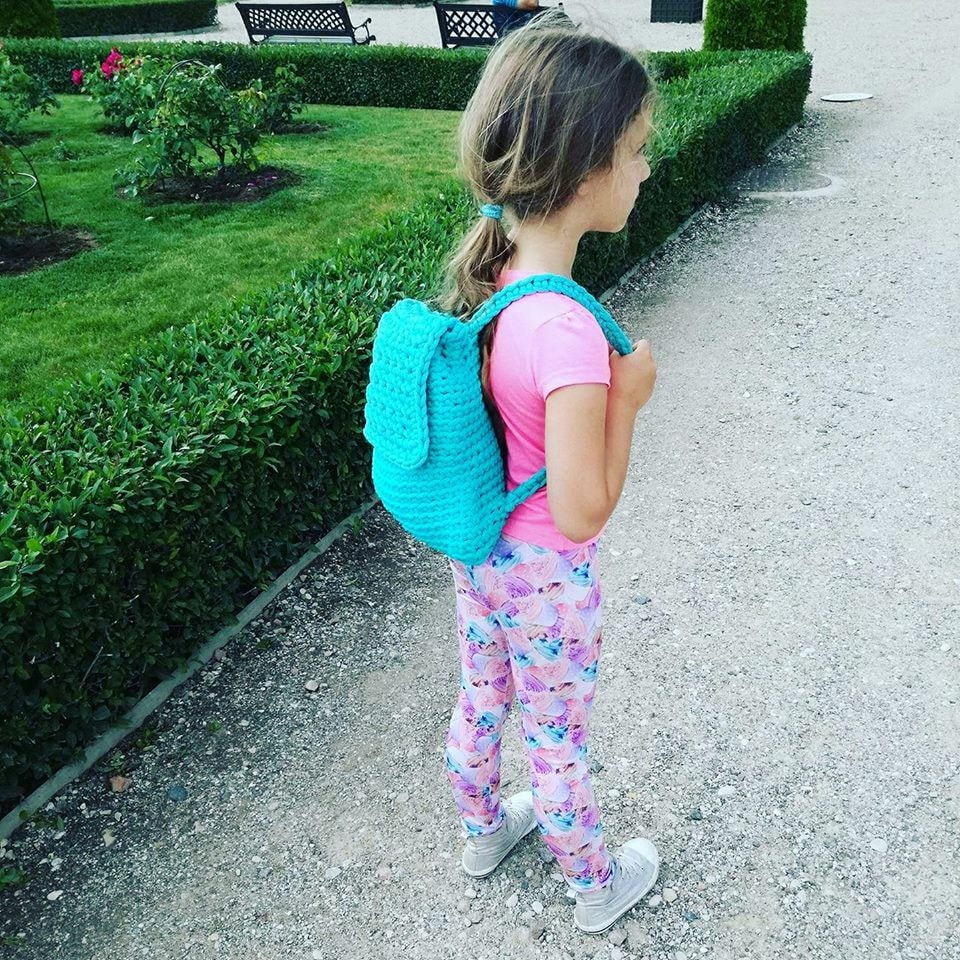Mädchen Rucksack, Gehäkelter Handgemachter Gestrickter Mädchenrucksack, Geschenk Für Mädchen, Kleiner Rucksack von EMiCraftsLT