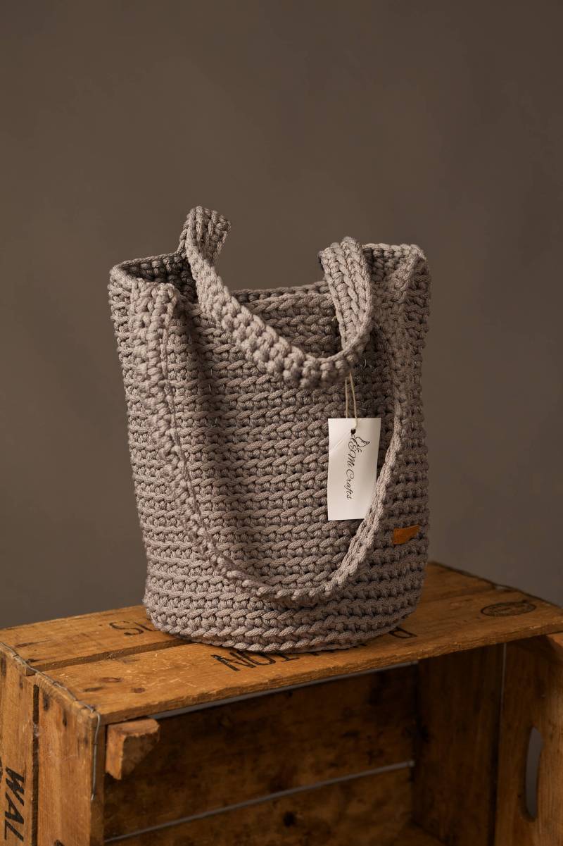 Tasche Mit Reflektorgarn, Gehäkelte Tasche, Handgemachte Reflektortasche, Stricktasche Reflektor, Sicherheitstasche, Graue Schultertasche von EMiCraftsLT