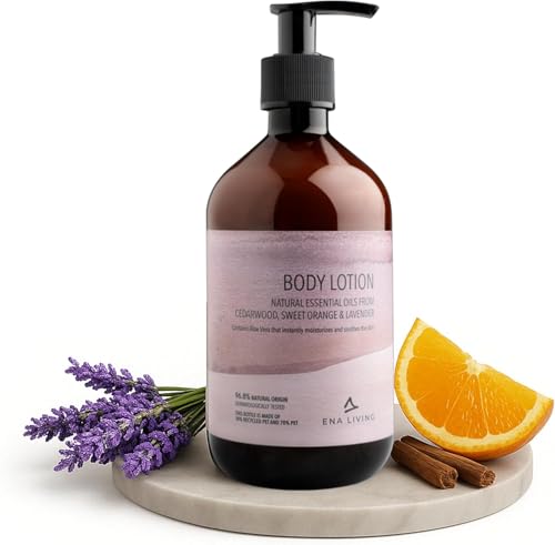Körperlotion im Spender – Ena Living Bodylotion 500ml mit Lavendel, Orange & Zedernholz Feuchtigkeitsspendende Hautcreme für Damen & Herren – Parfümiert, Ohne Farbstoffe, Vegane Pflege von ENA Living