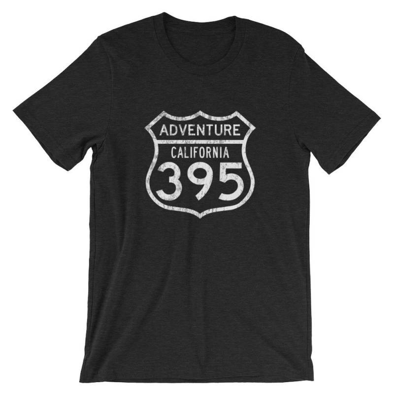 Adventure California Highway 395 Tshirt - John Muir Trail Jmt Pct Backpacking Wandern Inspiriert Kurzarm Unisex T-Shirt von ENDUdesigns