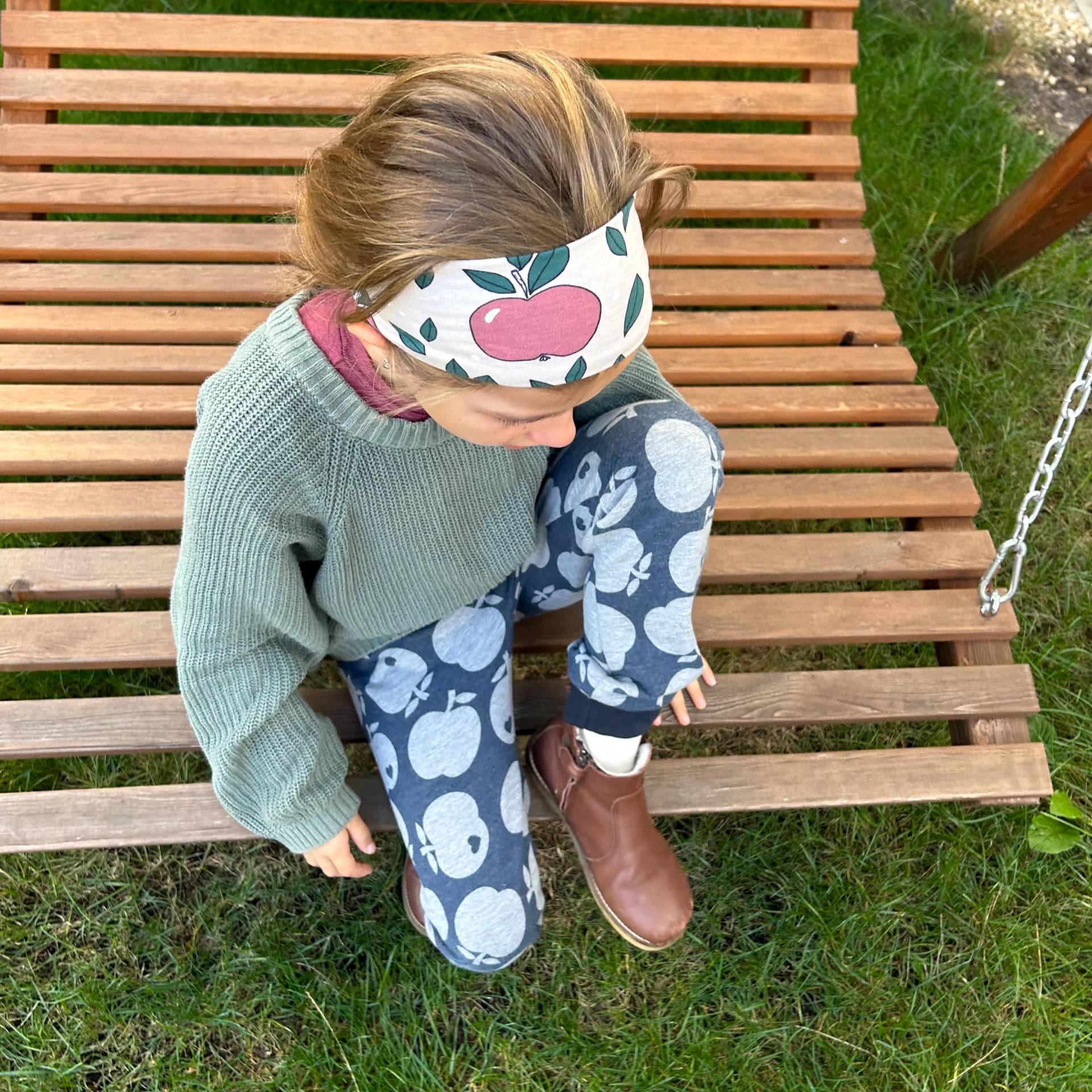 Gemütliche Sweathose Als Pumphose, Mit Schönen Motiven Wie Äpfel, Glücksklee, Herzen, Tulpen Gemütliche Sweathose Als Pumphose, Mit Schönen Motiven Wie Äpfel, Glücksklee, Herzen, Tulpen von ENJOhandmade