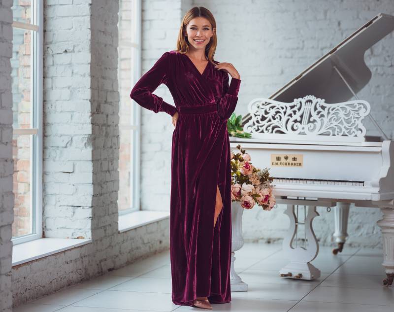 Pflaume Burgunder Langes Wickelkleid Aus Samt, Brautjungfer Samtkleid, Samt Kleid, Neujahr Maxikleid, Abendkleid von ENMEstyle
