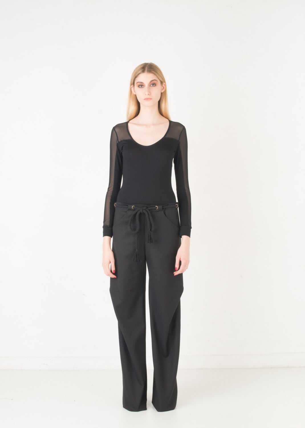 Schwarze Wollhose Mit Weitem Bein Und Seil Gürtel - Made in France von EONParis