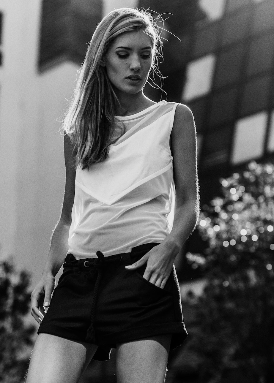 Weißes Oder Schwarzes V Top Aus Mesh Und Baumwolle von EONParis