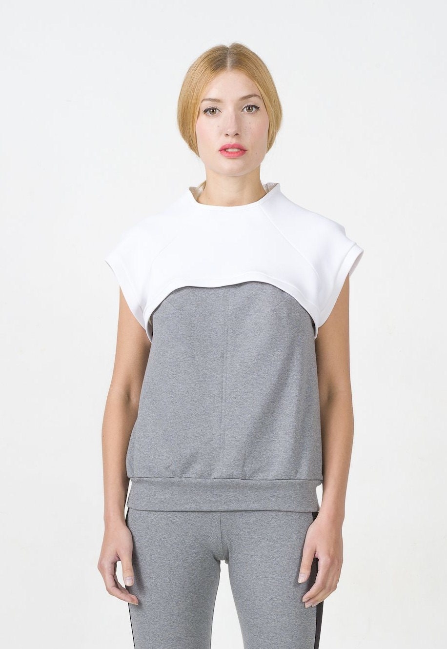 Zum Verkauf Stehen 2 Stück Top von EONParis