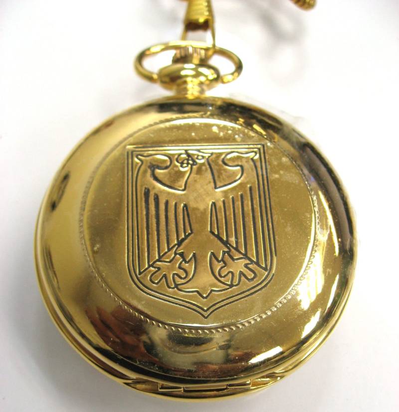 Herren Traditionelle Taschenuhr Mit Schlangenkette in Vergoldung, Schwarzes Ziffernblatt, Klare Marker von EOSNEWYORK