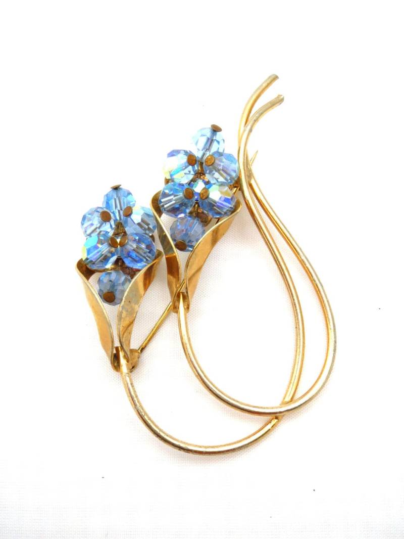 Mid Century Calla Brosche - Blaue Aurora Borealis Glasperlen Mid Century Calla Brosche - Blaue Aurora Borealis Glasperlen von ERAtiqueVintage