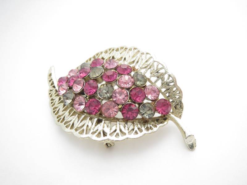 Retro Pink Strass Blatt Brosche Bsk Style Retro Pink Strass Blatt Brosche Bsk Style von ERAtiqueVintage