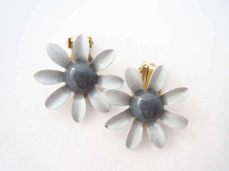 Vintage Emaille Graue Flower Power Ohrringe Retro Hippie Ohrclips Vintage Emaille Graue Flower Power Ohrringe Retro Hippie Ohrclips von ERAtiqueVintage