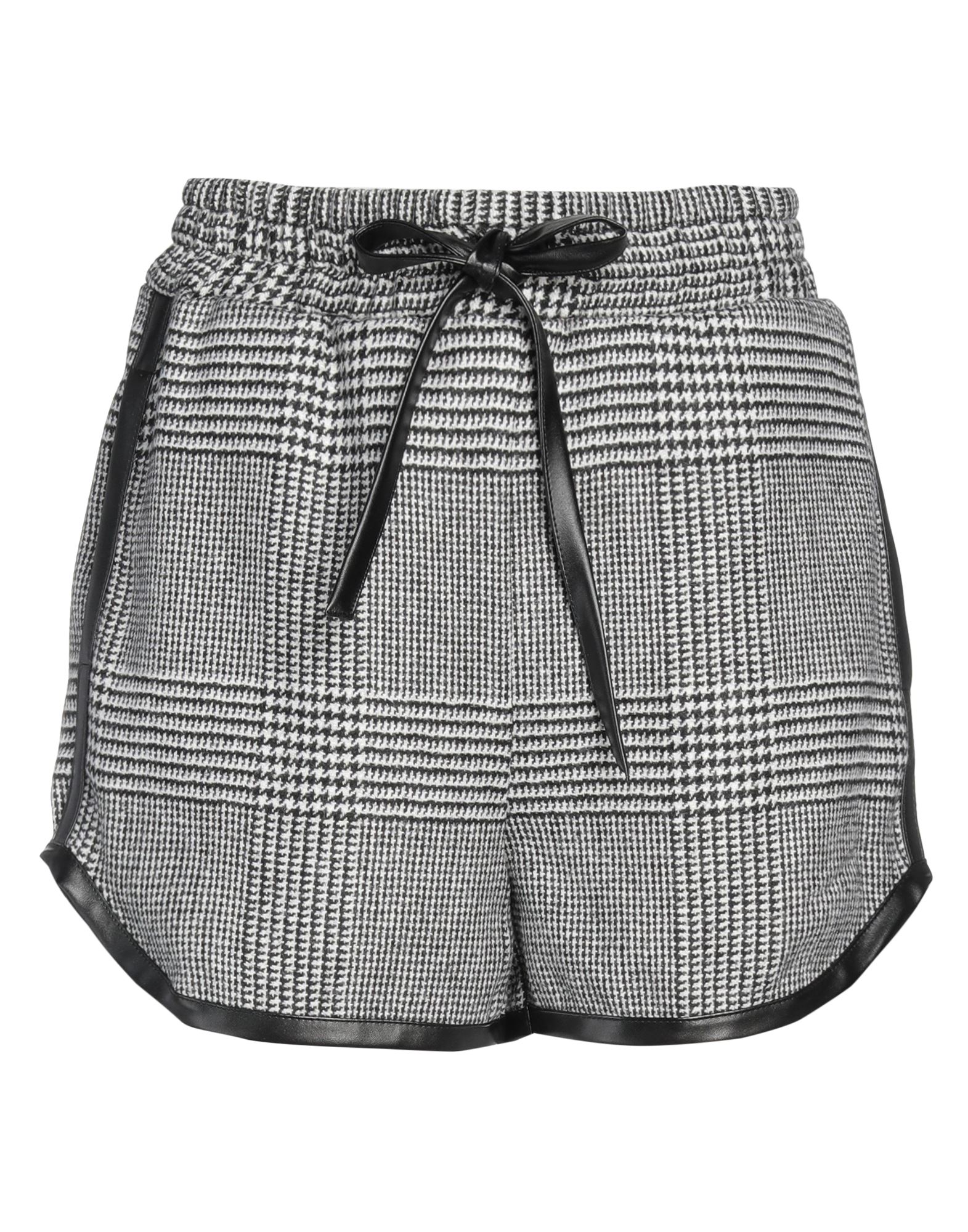 ERMANNO FIRENZE Shorts & Bermudashorts Damen Schwarz von ERMANNO FIRENZE