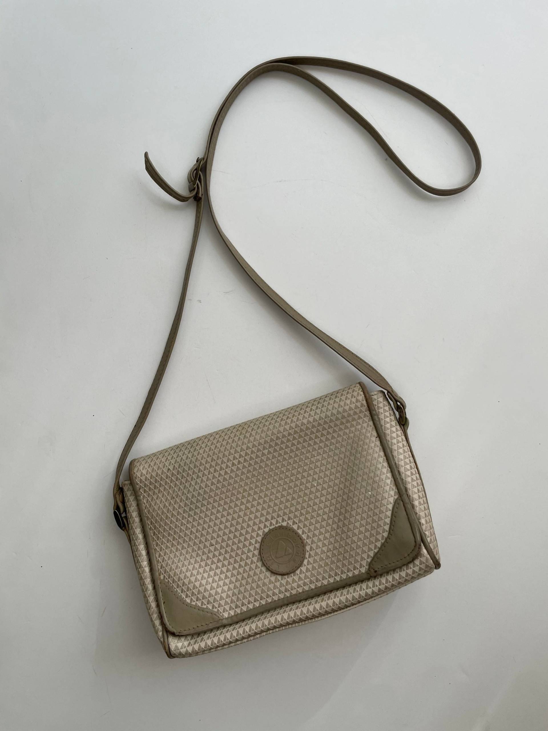 Liz Claiborne 1980S Frühe 80Er Jahre Ära Beige Klappe Crossbody Schultertasche Größe S/M von ERSALINEandMAE