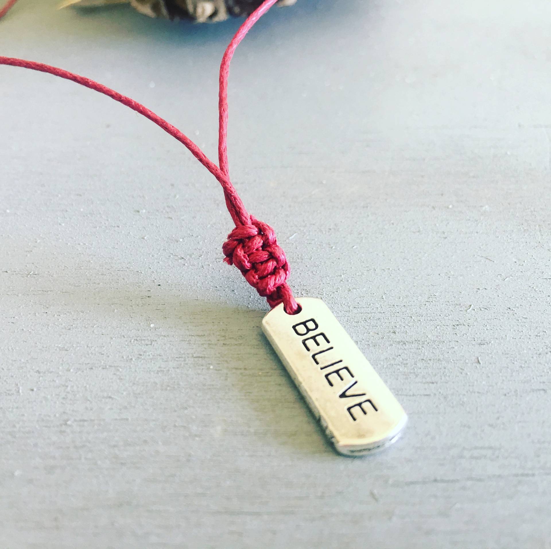 Collana Corda Semplice, Pendente Con Scritta Believe, Für Wäsche, Idee Regalo von ERYCOLLECTION