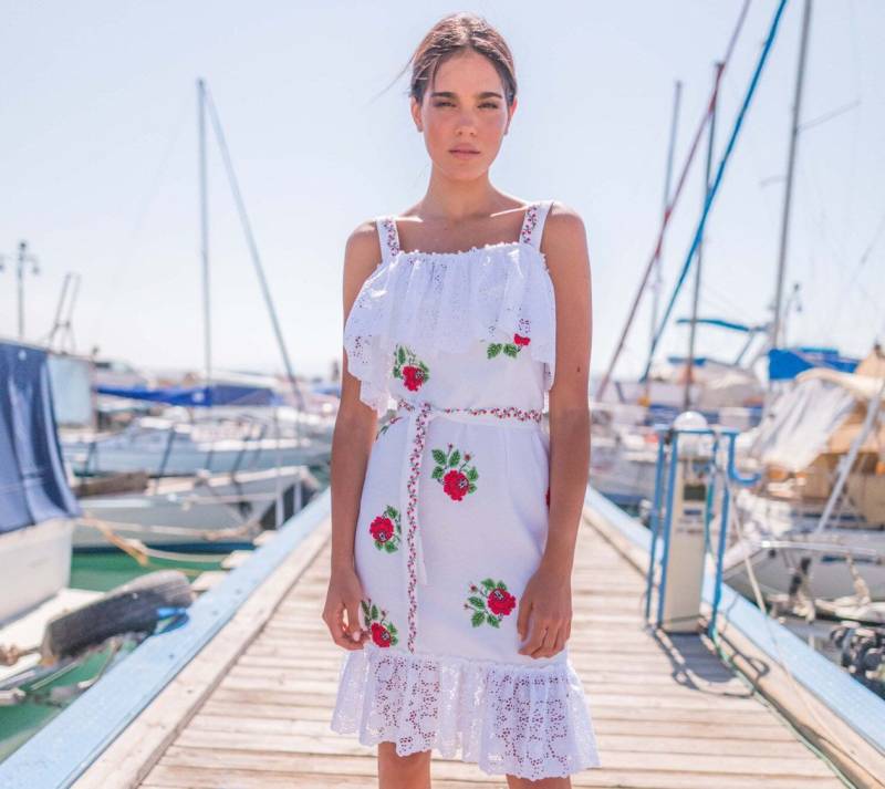 Damen Weißes Sommerkleid Designer Mini Flounce Ethno Sarafan Stickerei Floral Print Knielang Chic Folk von ESENDY