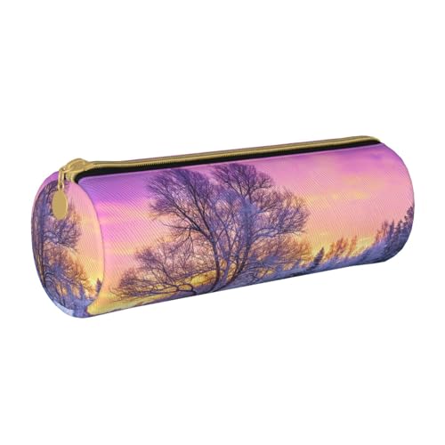 ESNAIUVCD Federmäppchen aus Leder mit zylindrischem Reißverschluss und Winterlandschaftsdruck – hochwertiges PU-Leder, multifunktionale Schreibwaren-Aufbewahrung, geeignet für Studenten, weiß, von ESNAIUVCD