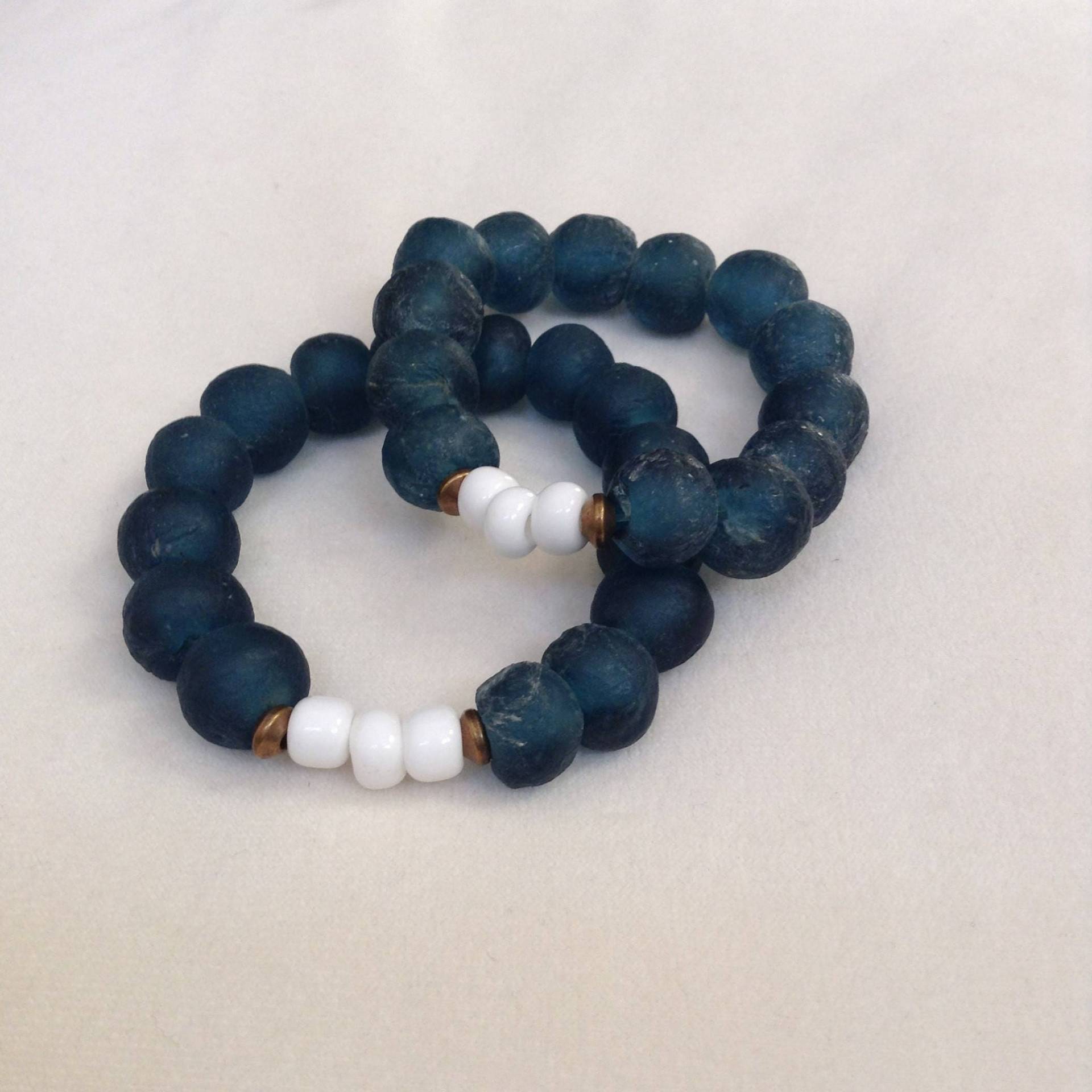 Mali Blau Ghana Glas Recycling Perlen | 15mm Mit Weißen Padre Mali Blau Ghana Glas Recycling Perlen | 15mm Mit Weißen Padre von ESSNBEA