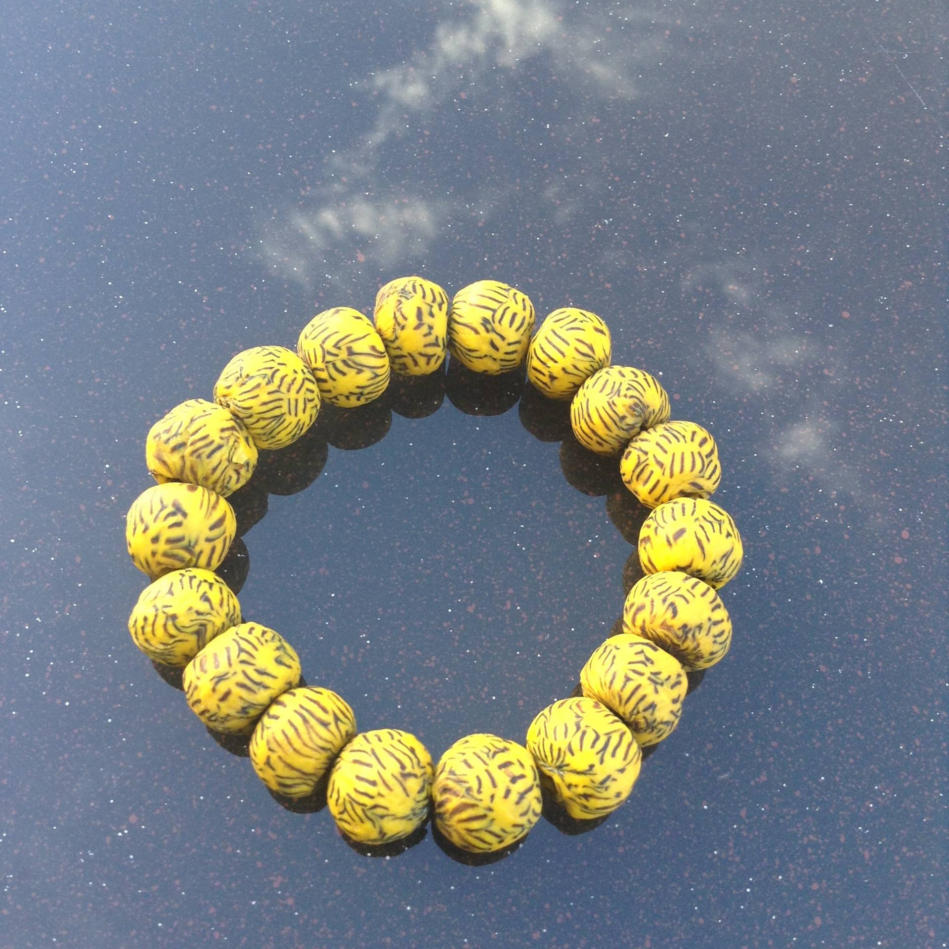 Recycling Gelb Marmorierten Ghana Glas Bead Armband | 15mm Recycling Gelb Marmorierten Ghana Glas Bead Armband | 15mm von ESSNBEA