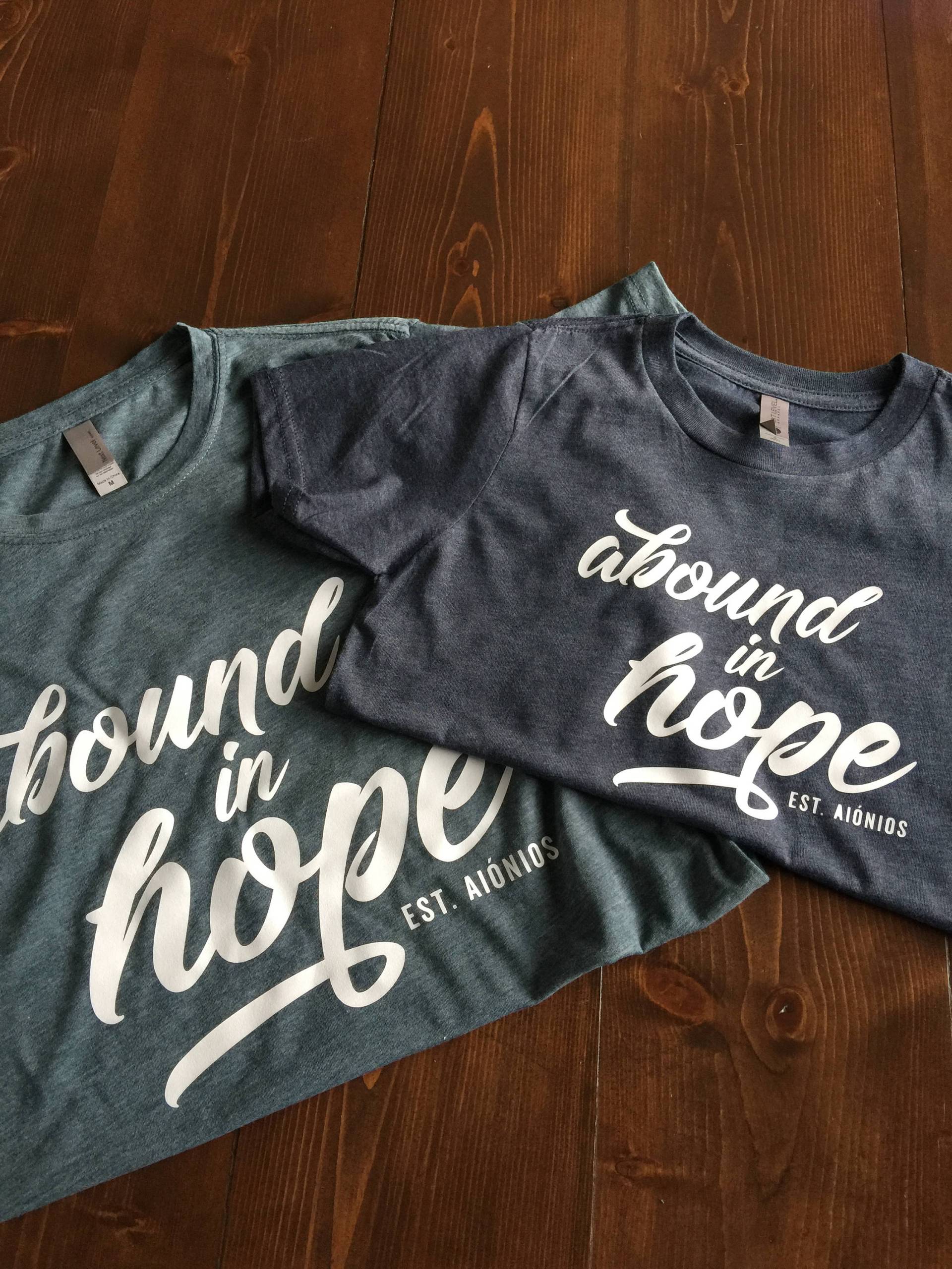Kinder in Der Hoffnung Vorhanden || Christian T-Shirt Kinder in Der Hoffnung Vorhanden || Christian T-Shirt von ESTAIONIOS