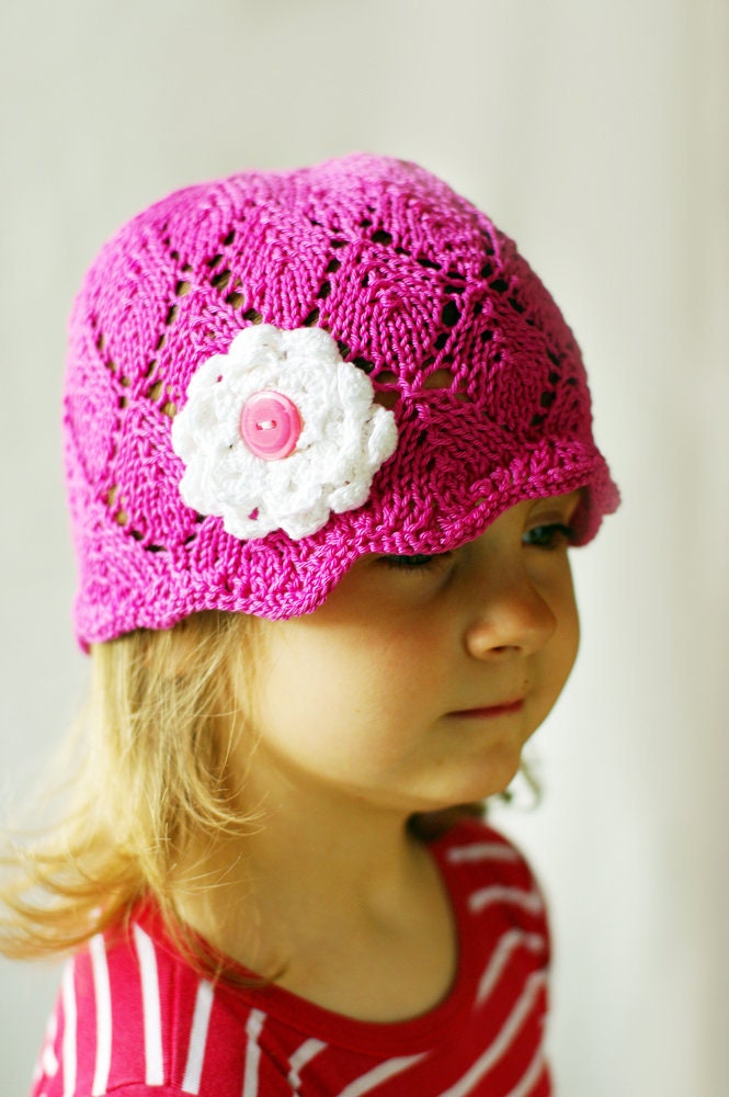 Gehäkelter Sommer Sonnenhut Dunkelrosa Baumwollspitze, Blumenakzent von ESTtoYou