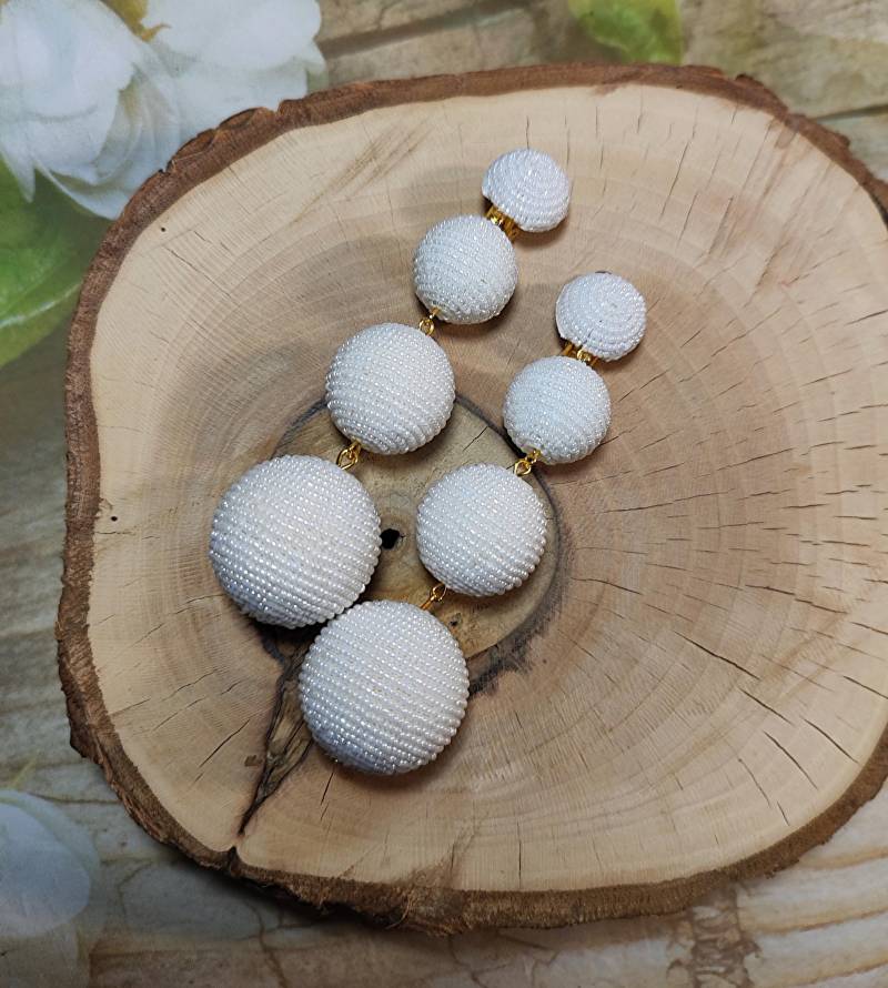 Diese Hübschen Ohrringen Wurden Von Rebecca Ravenel Zusammengestellt Perlen-Bonbon-Ohrringe von ESavenko