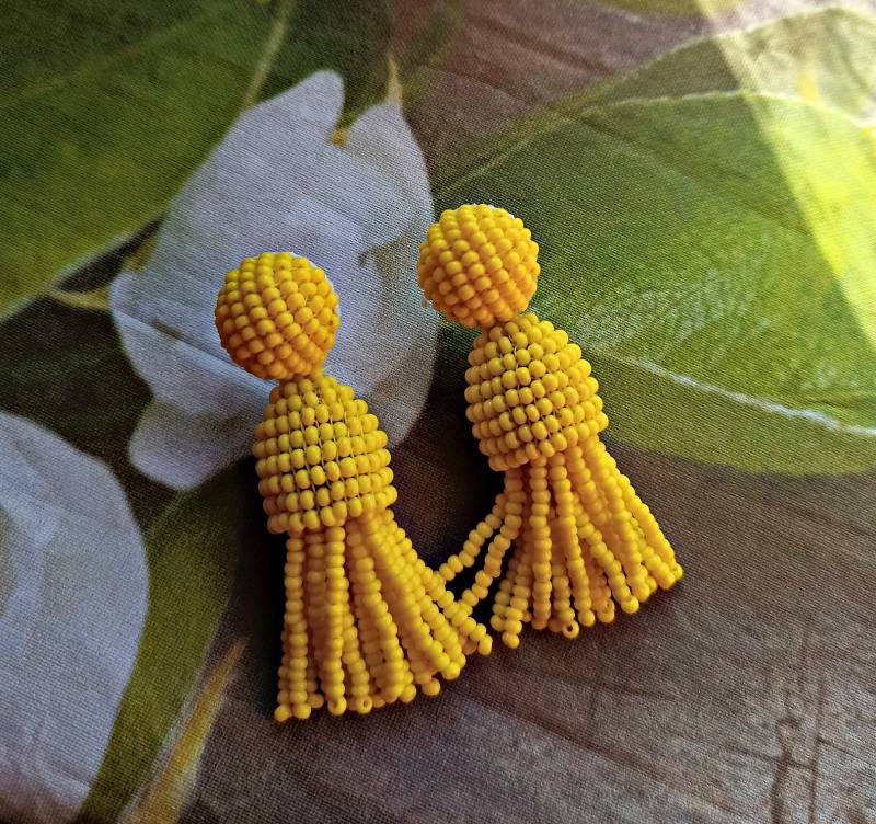 Oscar De La Renta Handgemachte Perlen Quasten Ohrringe Leuchtend Gelbe Ohrringe von ESavenko