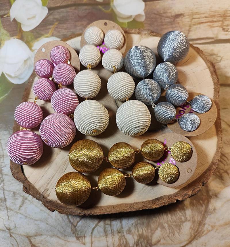 Häkelkugelohrringe Bon Rebecca De Ravenel Inspiriert von ESavenko