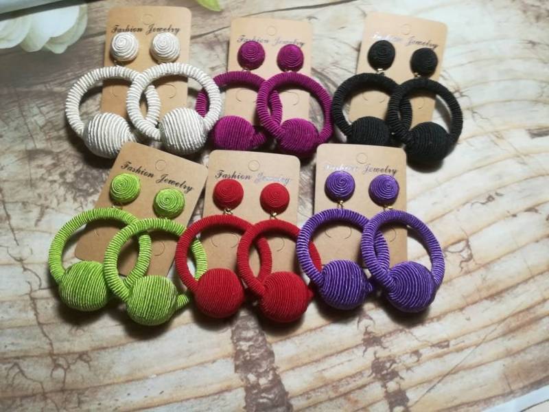 Handgemachte La Hoop Rebecca Ohrringe Im Ravenel-stil Helle Mehrfarbige Mode von ESavenko