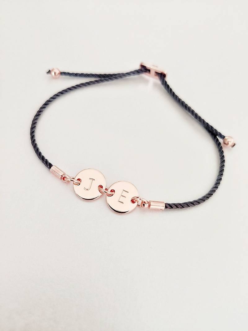 Benutzerdefinierte Initial Armband Hand Gestempelt Paar Kordel Armband von ESjoradesign