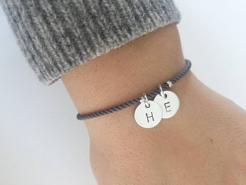 Personalisierter Initial Armband Hand Gestempelt Silber Charm, Paar Geschenk von ESjoradesign