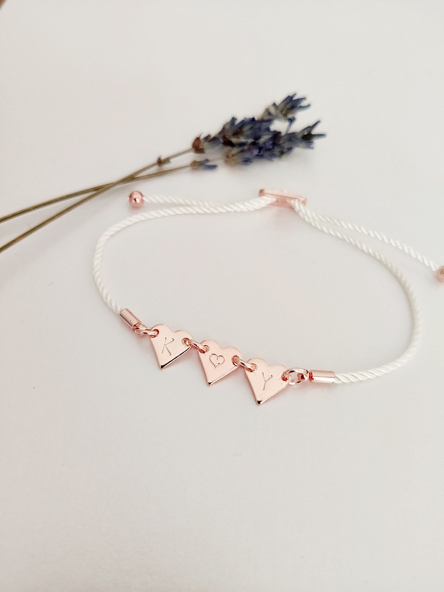 Personalisiertes Armband Mit Anfangsbuchstaben Herzanhänger, Verstellbare Kordel von ESjoradesign