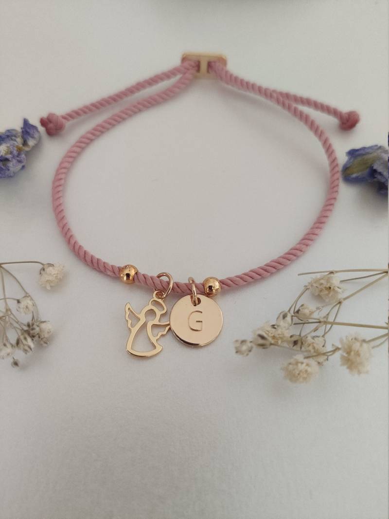 Personalisiertes Engel Charm Armband Initial Plättchen, Verstellbare Kordel von ESjoradesign