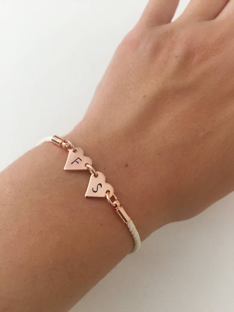 Rose Gold Doppel Herz Initial Armband Personalisierter Schmuck von ESjoradesign