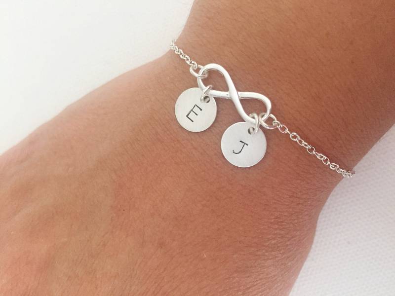 sterling Silber Doppel Initial Armband Personalisierter Unendlichkeit Charme von ESjoradesign