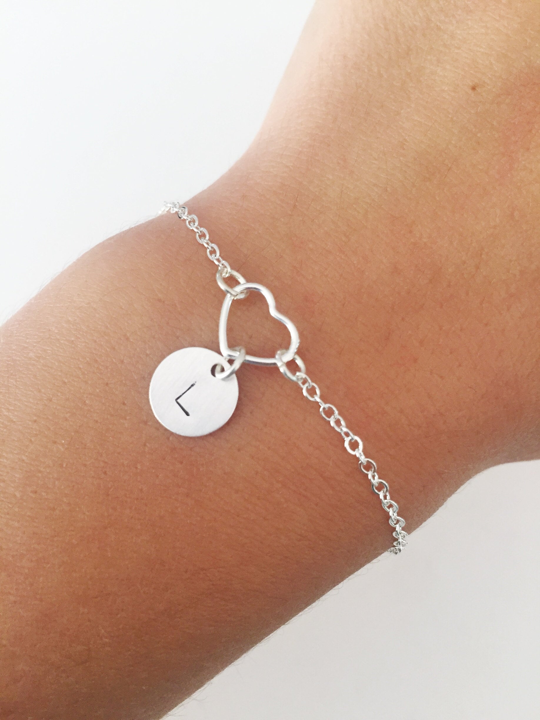 sterling Silber Herz Armband Personalisierter Initial Anhänger, Zierlicher Schmuck von ESjoradesign