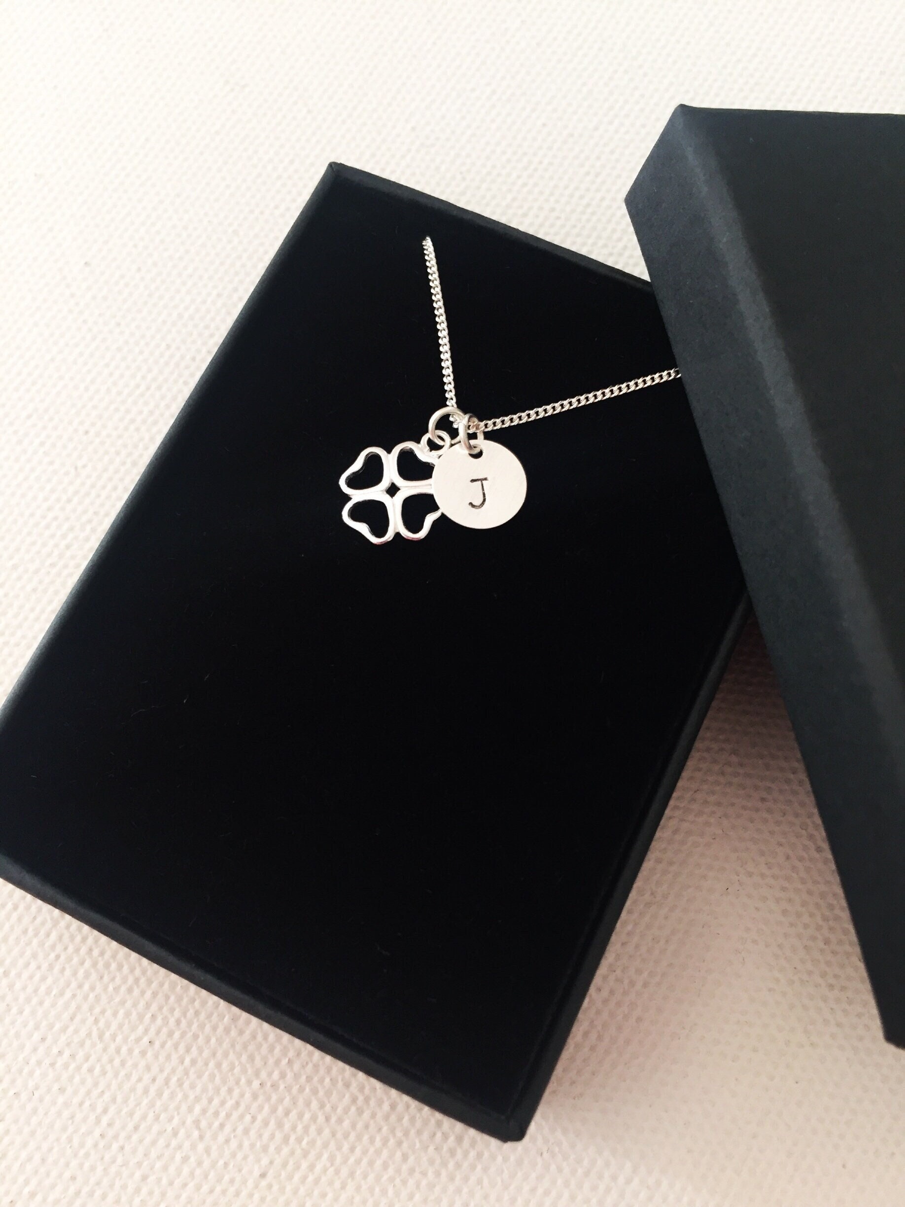 sterling Silber Kleeblatt Halskette Glücksbringer, Initial Charm, Glücksbringer Schmuck von ESjoradesign