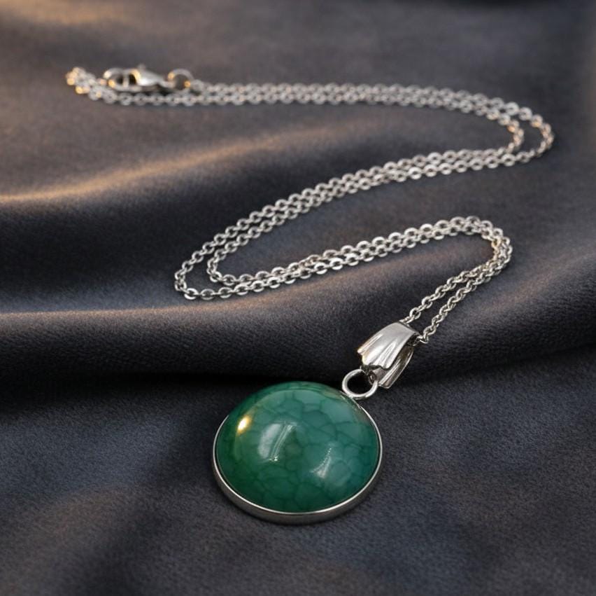 Halskette Mit Anhänger Aus Grünem Drachenader-Achat, Edelstahl-Netzkette Halskette Mit Anhänger Aus Grünem Drachenader-Achat, Edelstahl-Netzkette von ETHNICFEATHER
