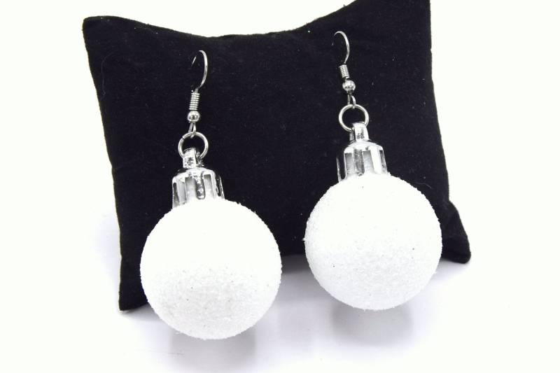 Weihnachtskugel-Ohrring, Weihnachtsschmuck, 4 Farben, Siehe Optionen Weihnachtskugel-Ohrring, Weihnachtsschmuck, 4 Farben, Siehe Optionen von ETHNICFEATHER