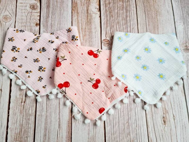 Halstuch Musselin Baby Schal Dreieckstuch Bommel Borte Kirschen Blumen 62 68 74 80 86 92 98 104 Handmade von ETStoffzauber