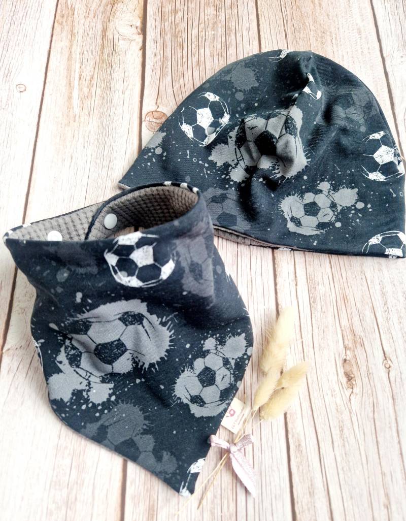 Set Halstuch Mütze Beanie Baby Schal Dreieckstuch Fußball Grau Schwarz Jungen Unisex 62 68 74 80 86 92 98 104 110 Handmade von ETStoffzauber