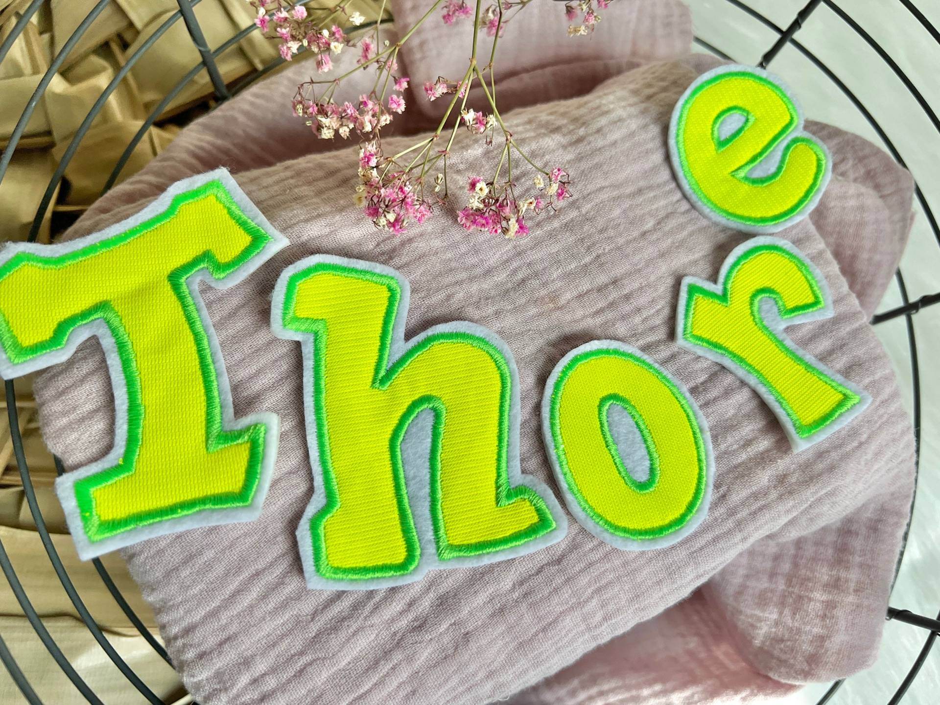 Name Neon Buchstaben Auf Grauem Filz Applikationen Neongrün Umrandet Schultüte Einschulung Tüte von ETeast2011