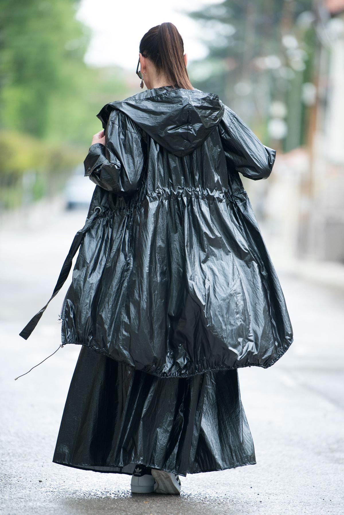 Langer Schwarzer Regenmantel, Lockere Sommerjacke Mit Kapuze Eugf - Ve0251Pl von EUGfashion