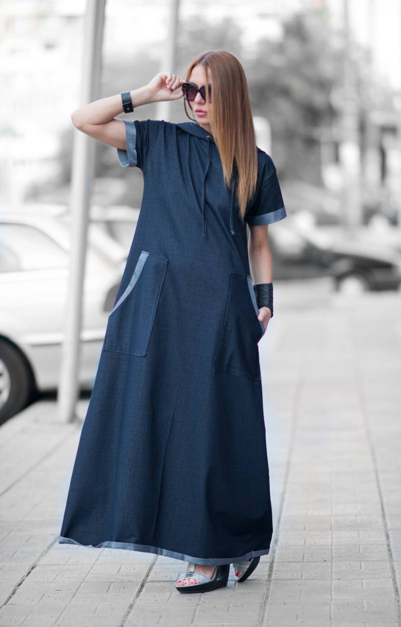 Urban Casual Marine Blau Denim Baumwoll Kleid, Langes Lockeres Lässiges Frau Baumwollkleid Kasandra - Dr0218W2 Urban Casual Marine Blau Denim Baumwoll Kleid, Langes Lockeres Lässiges Frau Baumwollkleid Kasandra - Dr0218W2 von EUGfashion