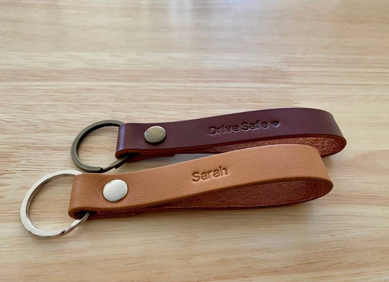 Paar Leder Schlüsselanhänger 08/Set Mit Zwei Personalisierten Schlüsselanhängern Geschenk Zum 3 von EUNJOSTUDIO