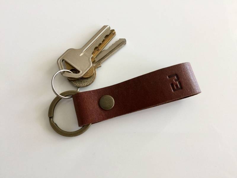Personalisierter Schlüsselanhänger Aus Leder 05 Initial Schlüsselanhänger, Pflanzlich Gegerbt Personalisierter Schlüsselanhänger Aus Leder 05 Initial Schlüsselanhänger, Pflanzlich Gegerbt von EUNJOSTUDIO