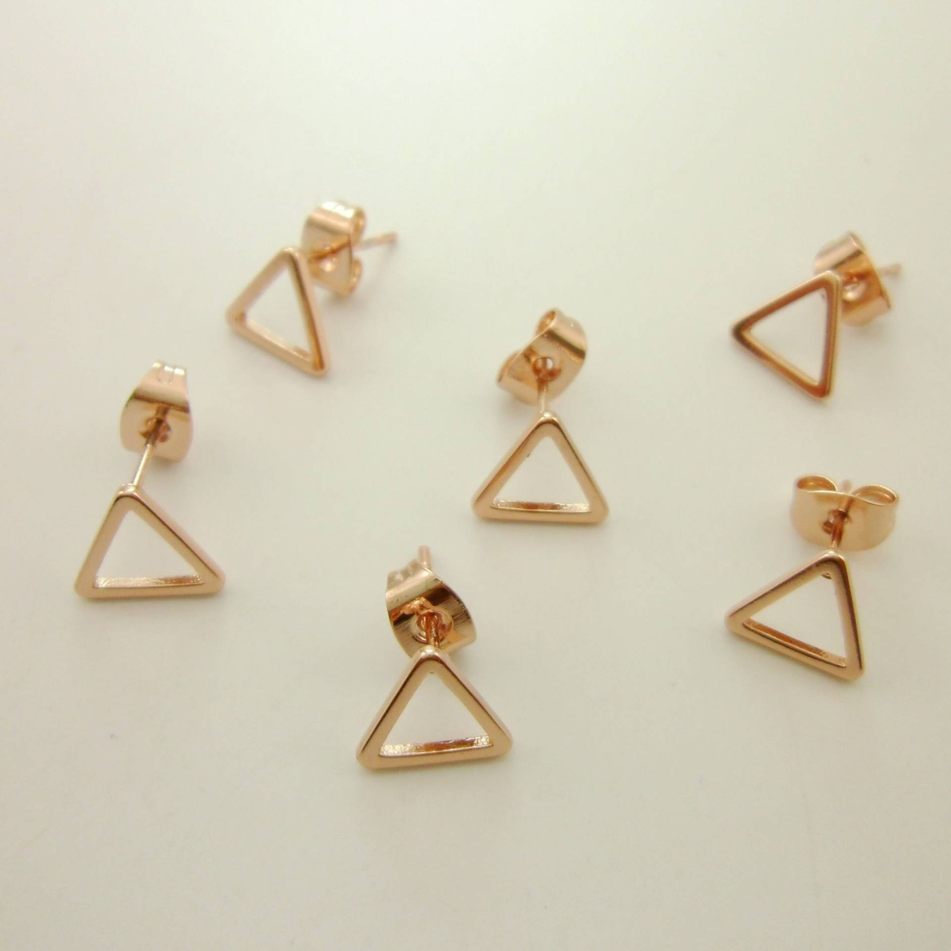 20Pcs Minimal Dainty Shiny Rose Gold Plated Triangle Studs Eart-Studs 8mm, High Quality Brass Custom 0111-0105-3 20Pcs Minimal Dainty Shiny Rose Gold Plated Triangle Studs Eart-Studs 8mm, High Quality Brass Custom 0111-0105-3 von EUSUPPLIES