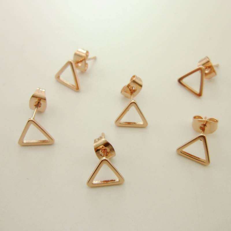 20Pcs Minimal Dainty Shiny Rose Gold Plated Triangle Studs Eart-Studs 8mm, High Quality Brass Custom 0111-0105-3 20Pcs Minimal Dainty Shiny Rose Gold Plated Triangle Studs Eart-Studs 8mm, High Quality Brass Custom 0111-0105-3 von EUSUPPLIES