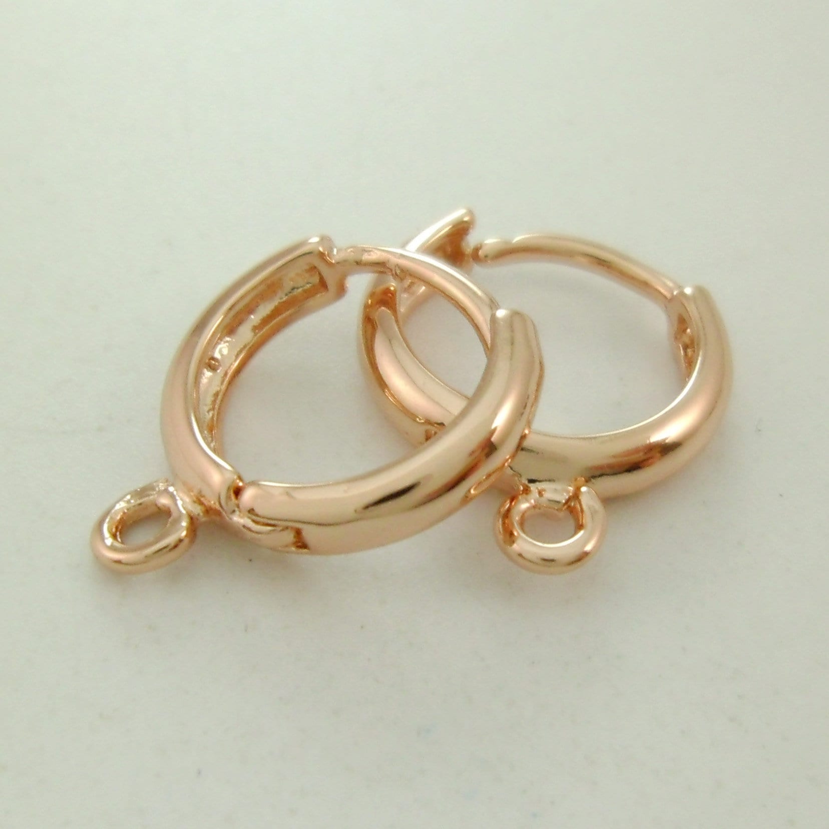 2Pcs Glänzend Zierliche Rose Gold Runde Reifen Ohrring Ohrclips Mit Loop Connector, Personalisierte Stile Charme Initialen Gegossen Messing 2Pcs Glänzend Zierliche Rose Gold Runde Reifen Ohrring Ohrclips Mit Loop Connector, Personalisierte Stile Charme Initialen Gegossen Messing von EUSUPPLIES